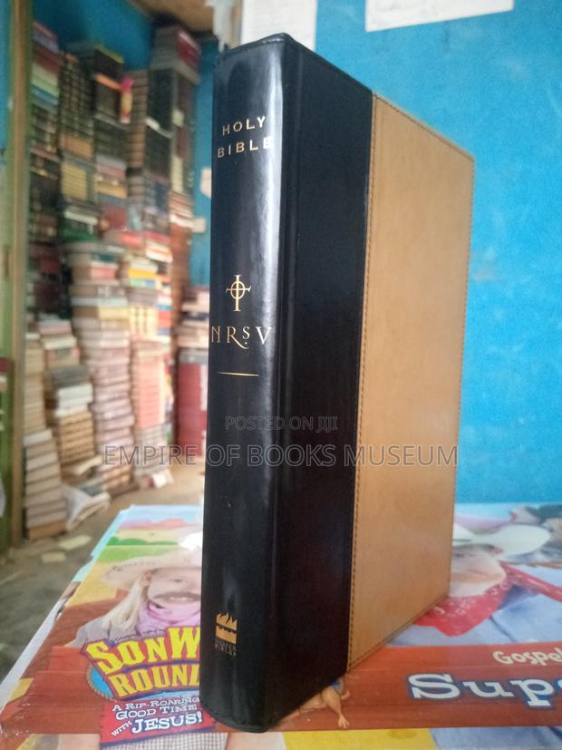 NRSV Standard Bible Hardcover (Black) · Photo 4