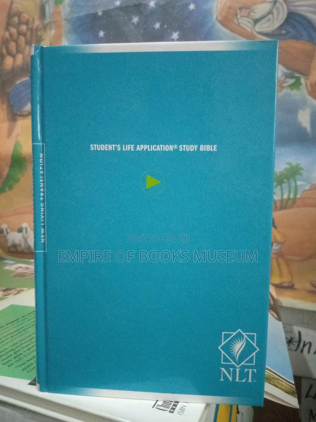 Student Life Application Study Bible Personal Size · Photo 3