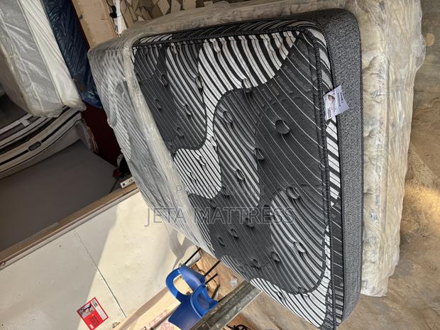 American Queen Size Mattress (60/80/12 Inches) photo 4