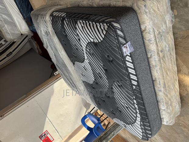 American Queen Size Mattress (60/80/12 Inches) photo 3