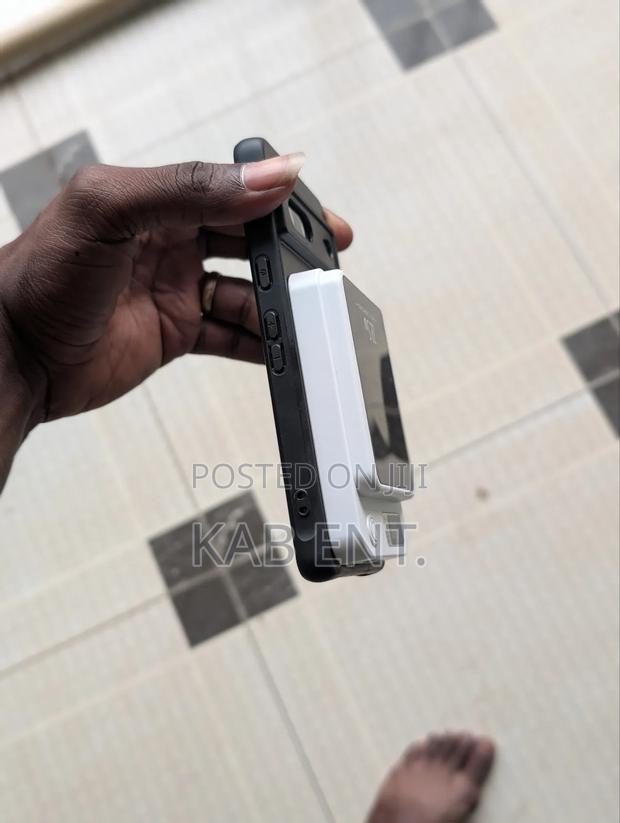 Magnetic Wireless Power Bank (10000 Mah) photo 8