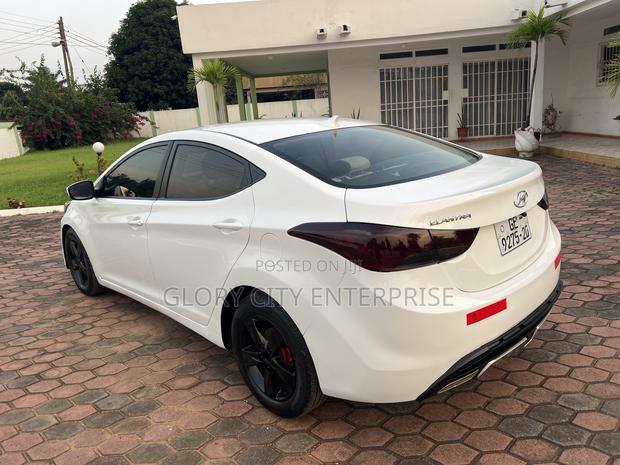 Hyundai Elantra 2012 White