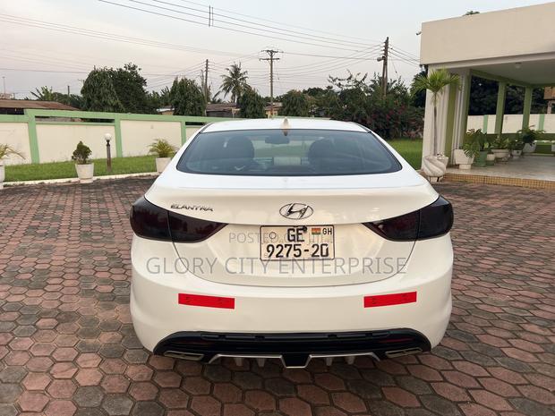 Hyundai Elantra 2012 White