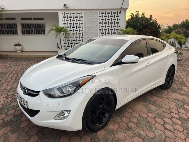 Hyundai Elantra 2012 White