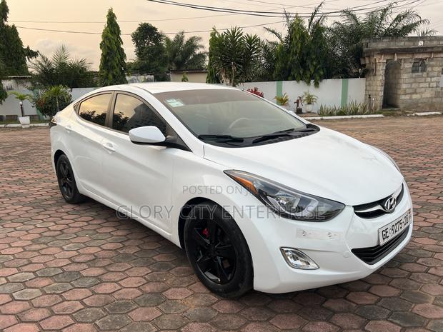Hyundai Elantra 2012 White