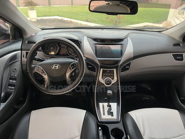 Hyundai Elantra 2012 White