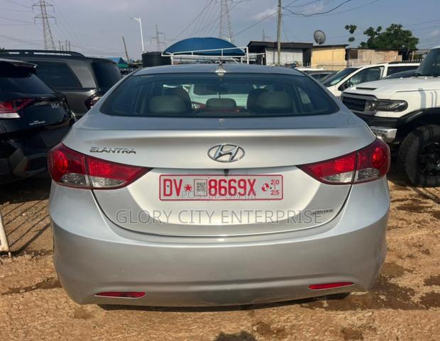 Hyundai Elantra Limited Sedan FWD (1.8L 4cyl 6A) 2013 Silver