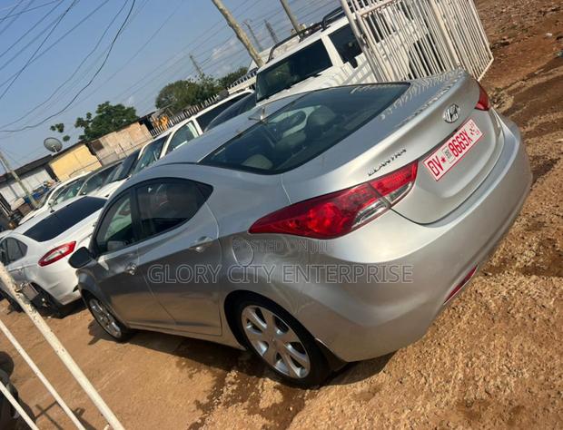 Hyundai Elantra Limited Sedan FWD (1.8L 4cyl 6A) 2013 Silver