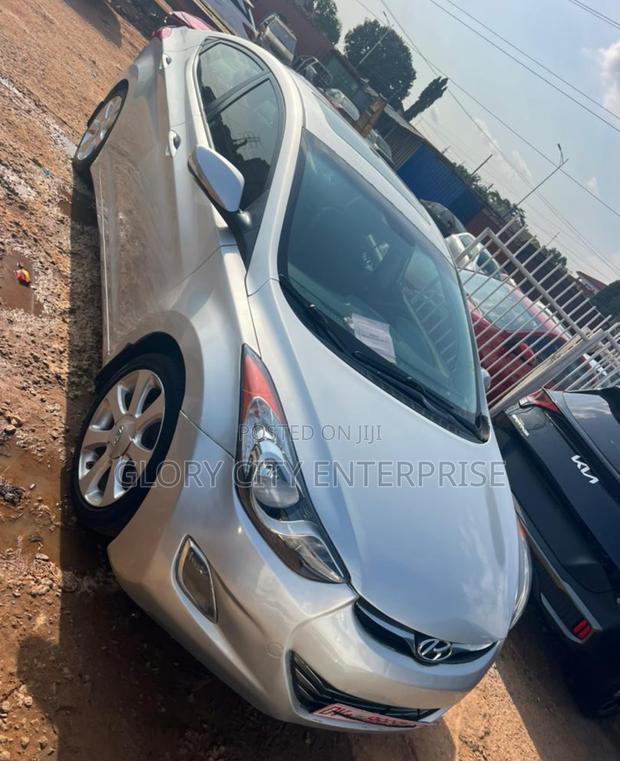 Hyundai Elantra Limited Sedan FWD (1.8L 4cyl 6A) 2013 Silver