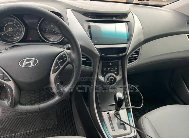 Hyundai Elantra Limited Sedan FWD (1.8L 4cyl 6A) 2013 Silver