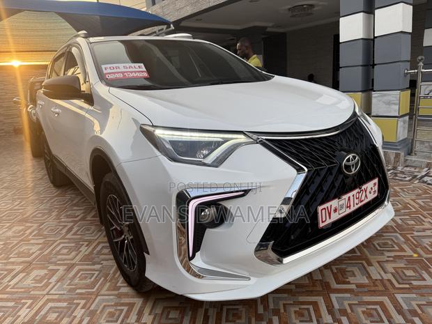 Toyota RAV4 SE AWD (2.5L 4cyl 6A) 2017 White