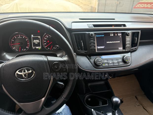 Toyota RAV4 SE AWD (2.5L 4cyl 6A) 2017 White