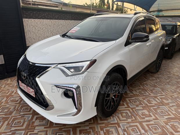 Toyota RAV4 SE AWD (2.5L 4cyl 6A) 2017 White