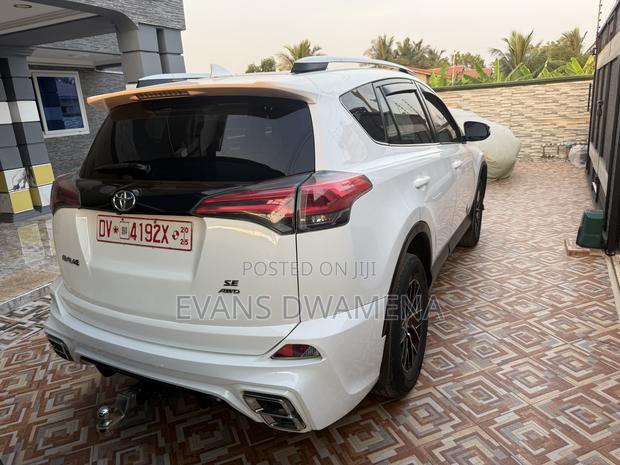Toyota RAV4 SE AWD (2.5L 4cyl 6A) 2017 White