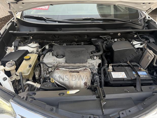 Toyota RAV4 SE AWD (2.5L 4cyl 6A) 2017 White