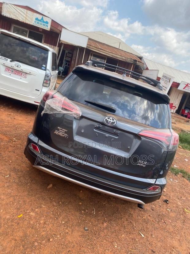 Toyota RAV4 XLE 4dr SUV AWD (2.5L 4cyl 6A) 2018