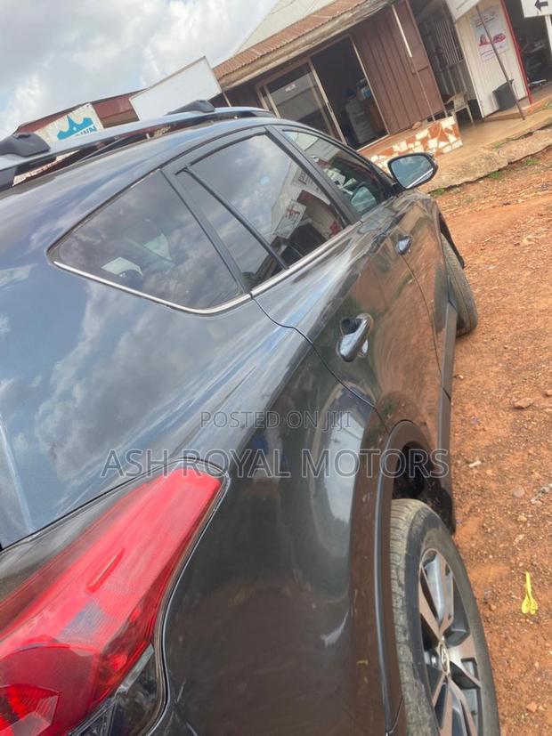 Toyota RAV4 XLE 4dr SUV AWD (2.5L 4cyl 6A) 2018