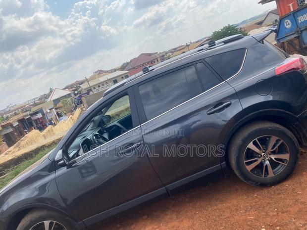 Toyota RAV4 XLE 4dr SUV AWD (2.5L 4cyl 6A) 2018