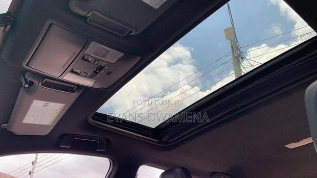 Toyota RAV4 SE AWD (2.5L 4cyl 6A) 2017 White