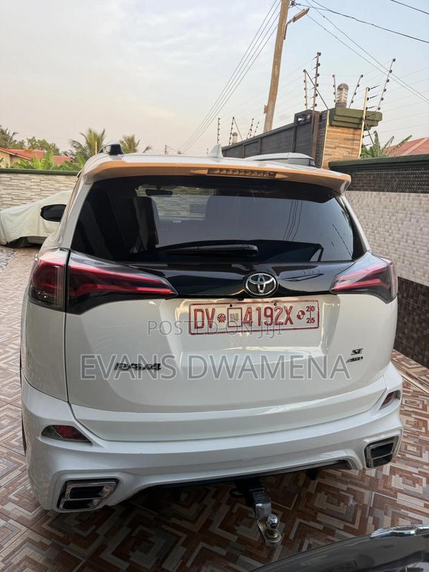 Toyota RAV4 SE AWD (2.5L 4cyl 6A) 2017 White