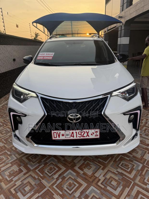 Toyota RAV4 SE AWD (2.5L 4cyl 6A) 2017 White