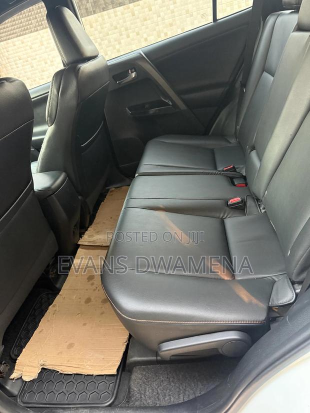 Toyota RAV4 SE AWD (2.5L 4cyl 6A) 2017 White