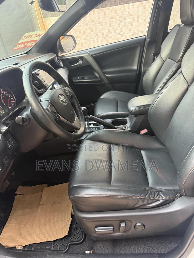 Toyota RAV4 SE AWD (2.5L 4cyl 6A) 2017 White