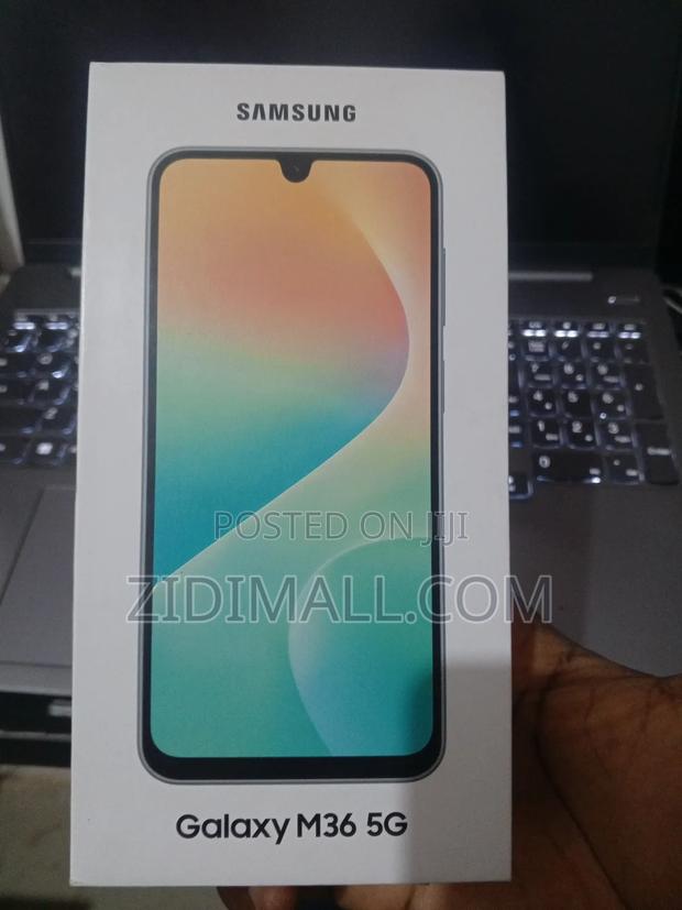 New Samsung Galaxy M36 5G 128 GB Silver photo 3