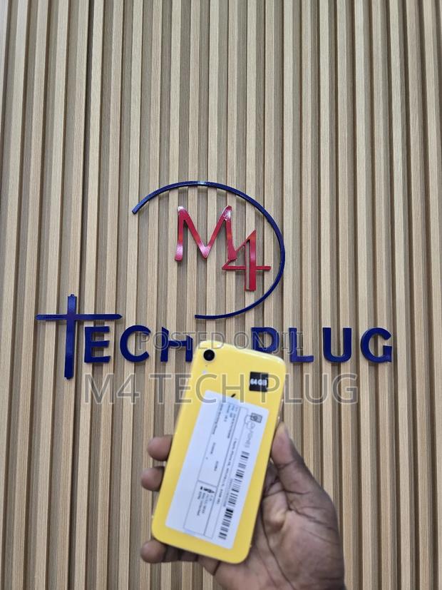 Apple iPhone XR 64 GB Red · Photo 4