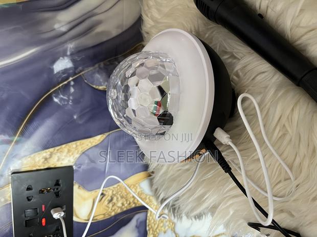 Bluetooth Speaker With Microphone and Lights photo 2