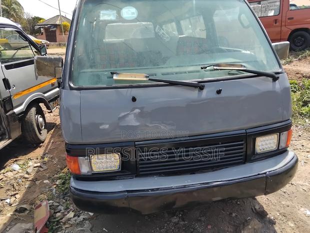 Nissan Caravan (Urvan) 2010 Silver