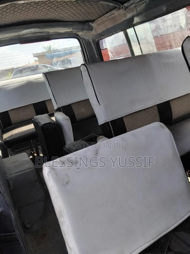 Nissan Caravan (Urvan) 2010 Silver photo 6
