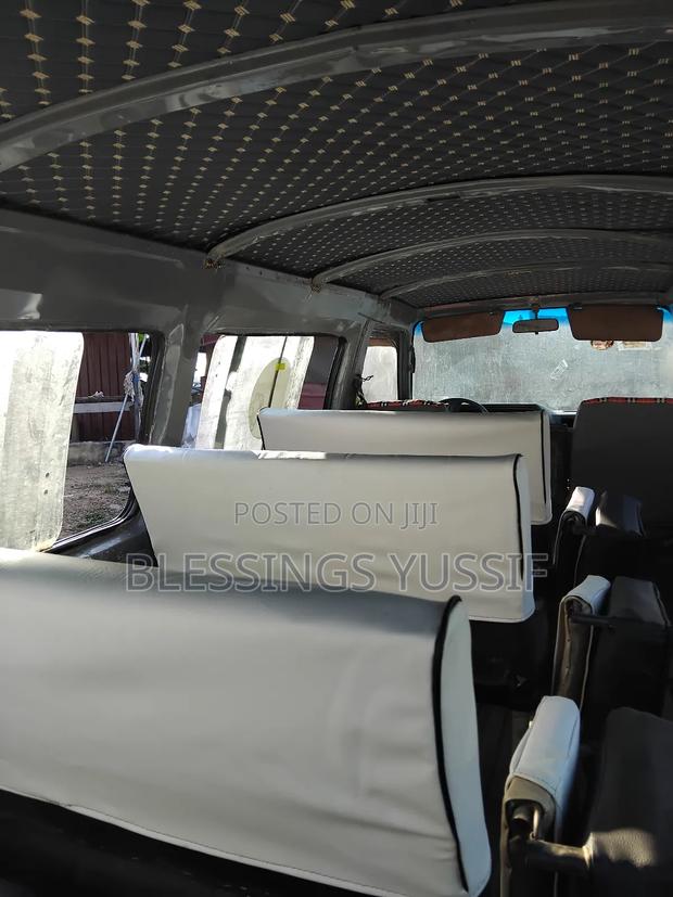Nissan Caravan (Urvan) 2010 Silver photo 8