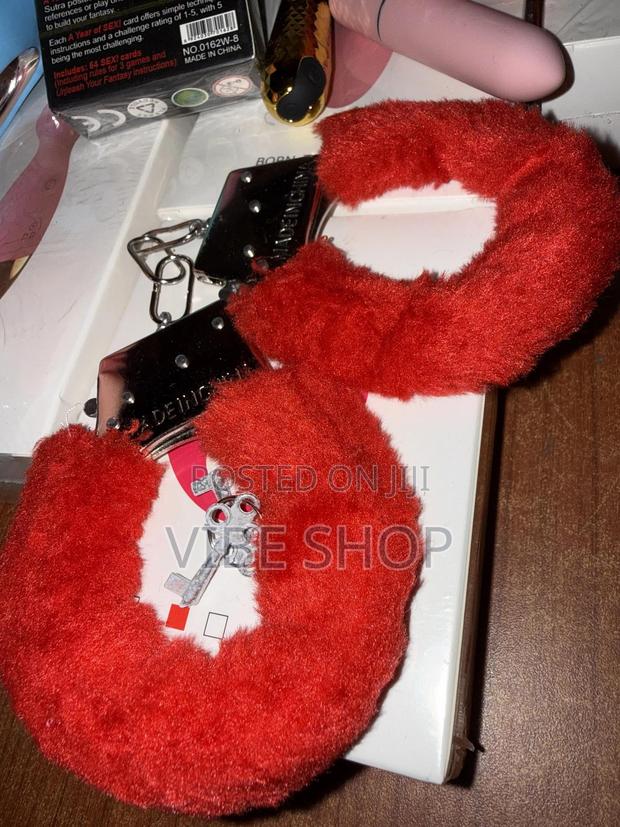 Premium Metal Wrist Ankle Cuffs Set – Padded Cuffs for BDSM · Photo 2
