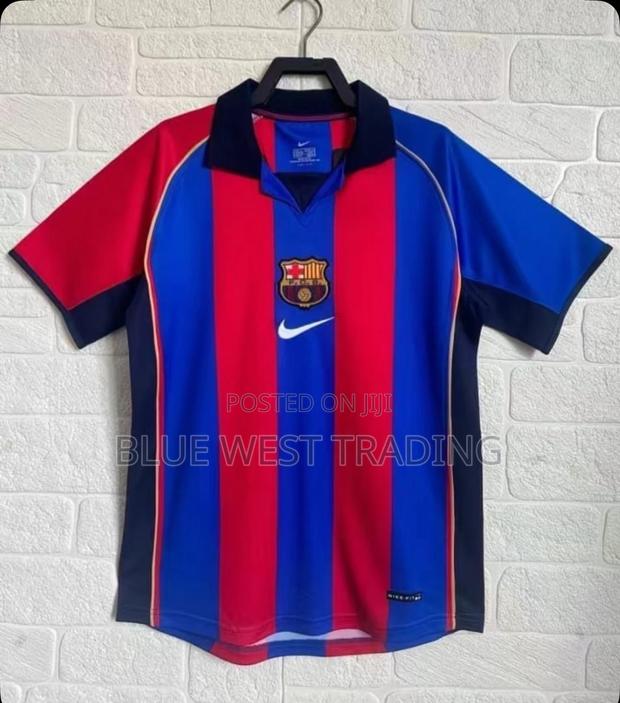Barcelona 2001/2002 Retro Jersey _ Barcelona Retro Jersey · Photo 3