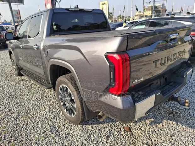 Toyota Tundra Limited 2022 Gray