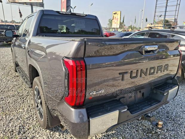 Toyota Tundra Limited 2022 Gray