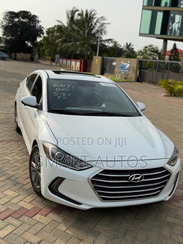Hyundai Elantra Limited Sedan FWD (2.0L 4cyl 6A) 2017 White