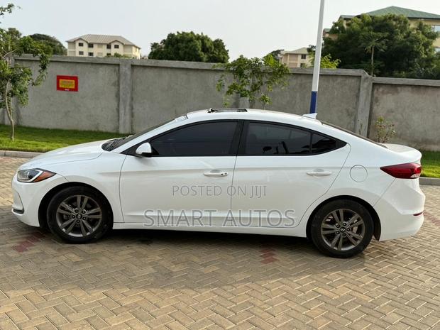 Hyundai Elantra Limited Sedan FWD (2.0L 4cyl 6A) 2017 White