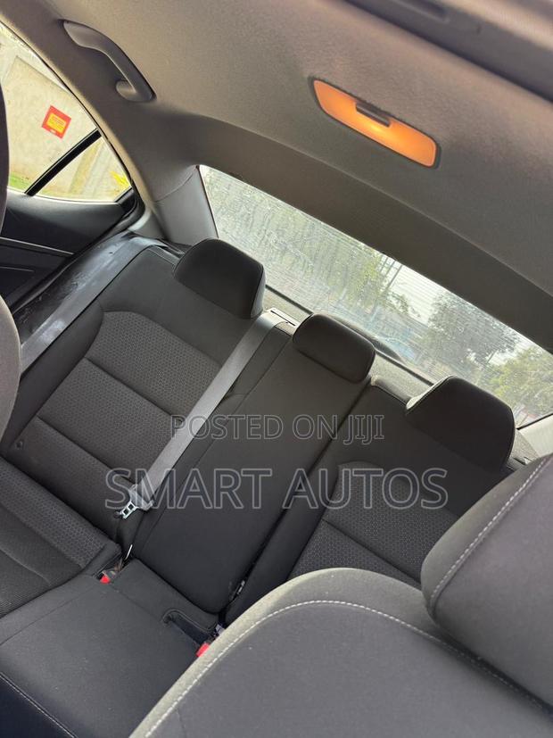 Hyundai Elantra Limited Sedan FWD (2.0L 4cyl 6A) 2017 White