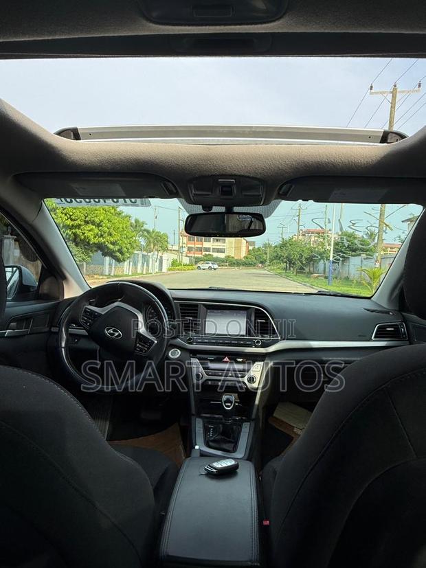 Hyundai Elantra Limited Sedan FWD (2.0L 4cyl 6A) 2017 White