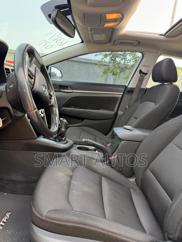 Hyundai Elantra Limited Sedan FWD (2.0L 4cyl 6A) 2017 White