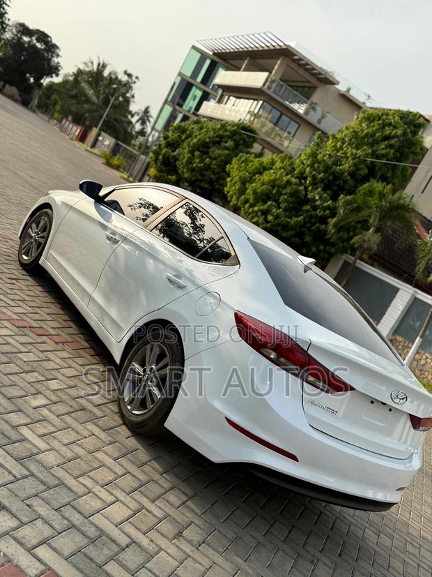 Hyundai Elantra Limited Sedan FWD (2.0L 4cyl 6A) 2017 White
