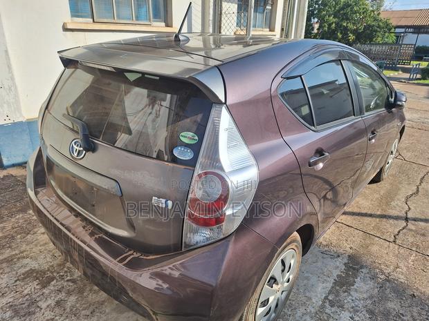 Toyota Aqua 2014 Burgundy