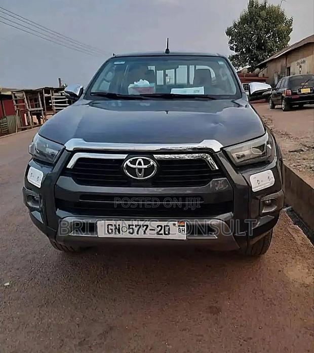 Rent a Pickup Truck Toyota Hilux Available Now! photo 2