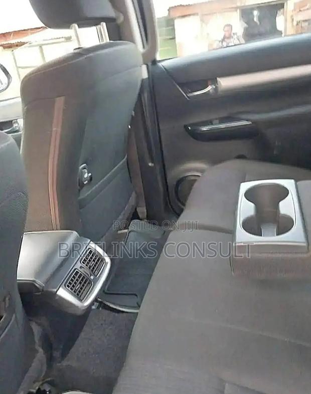 Rent a Pickup Truck Toyota Hilux Available Now! photo 4