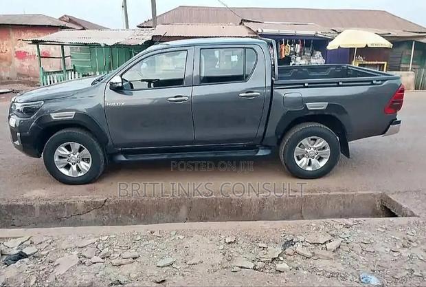 Rent a Pickup Truck Toyota Hilux Available Now! photo 5