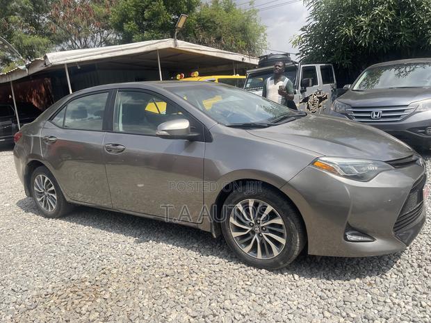 Toyota Corolla XLE 4dr Sedan (1.8L 4cyl CVT) 2017 Gray