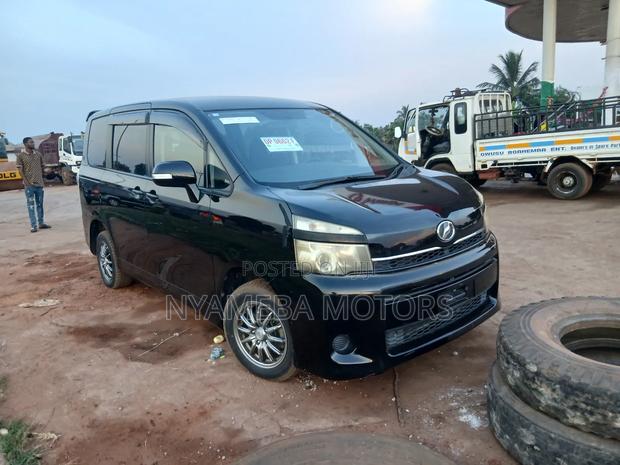 Toyota Voxy 2010 Black