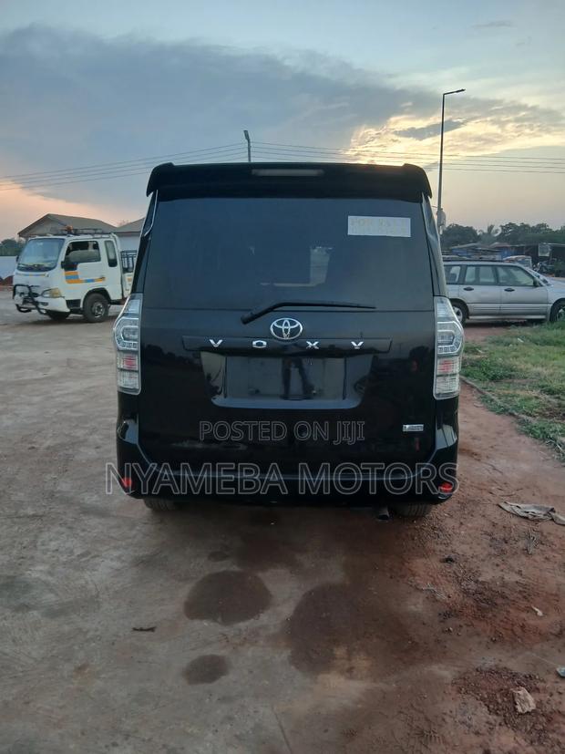 Toyota Voxy 2010 Black